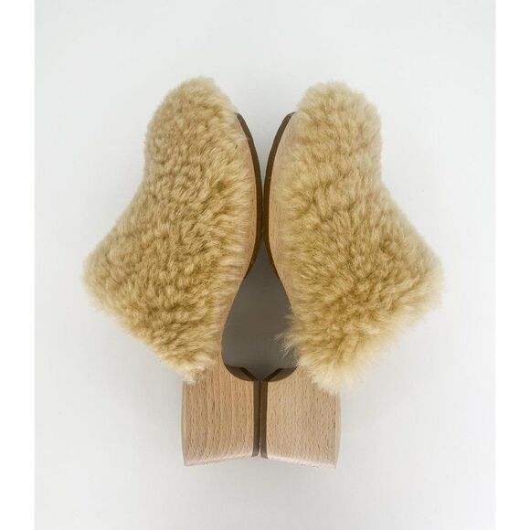 CHANEL 2022 Beige SHEARLING LAMBSKIN CC Logo Fuzzy Low Heel Clogs Size E… - Picture 6 of 15